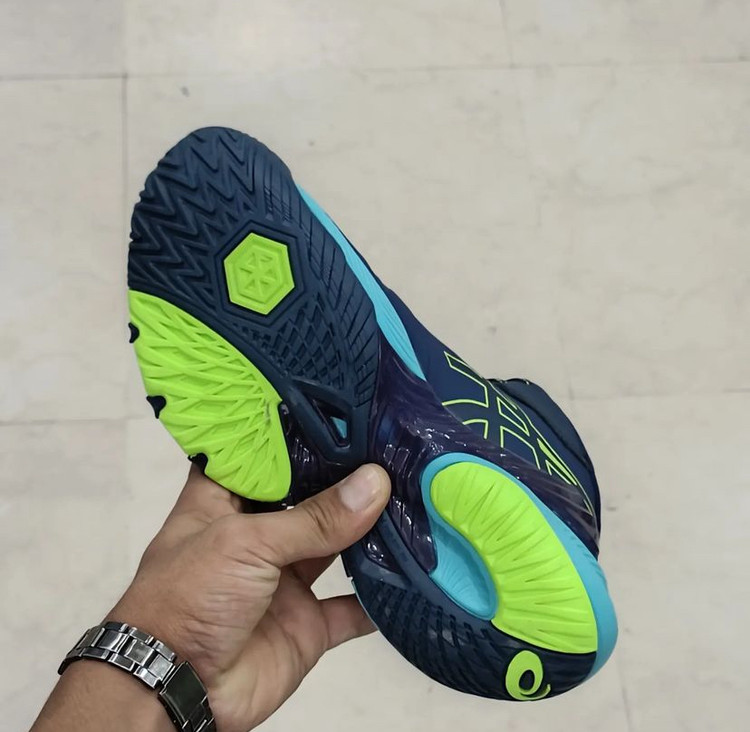 کتونی والیبالی اسیکس تولید ویتنام وارداتی