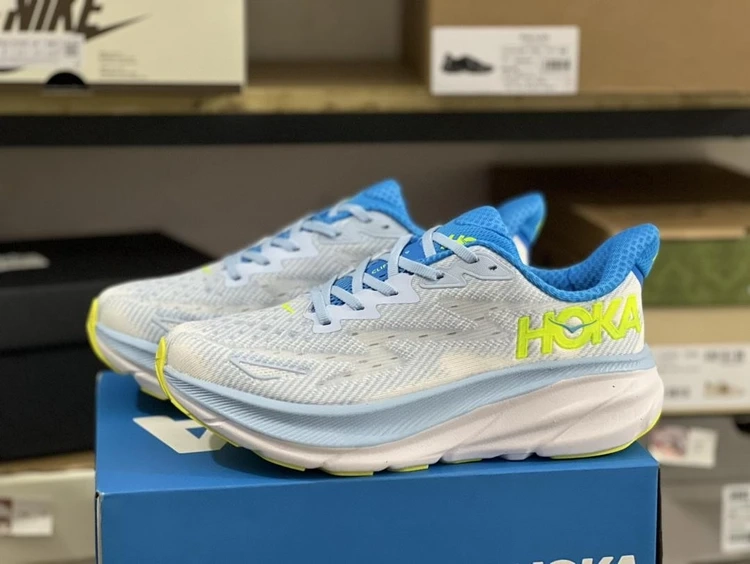 کتونی هوکا کلیفتون ۹ ویتنام وارداتی سایز ۴۰ تا ۴۵ ،تنوع در ۸ رنگ جذاب hoka clifton 9