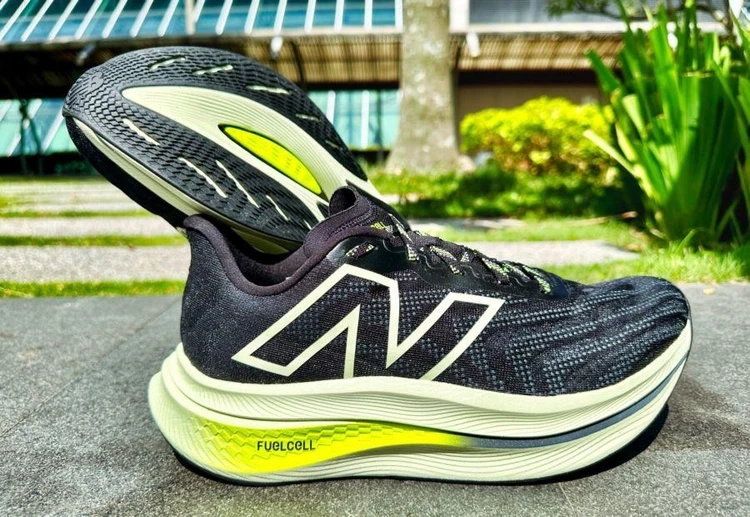 کتونی نیوبالانس ویتنامی وارداتی سایز ۴۰ تا ۴۵ مستر کوالیتی /New Balance FuelCell SuperComp Trainer v2