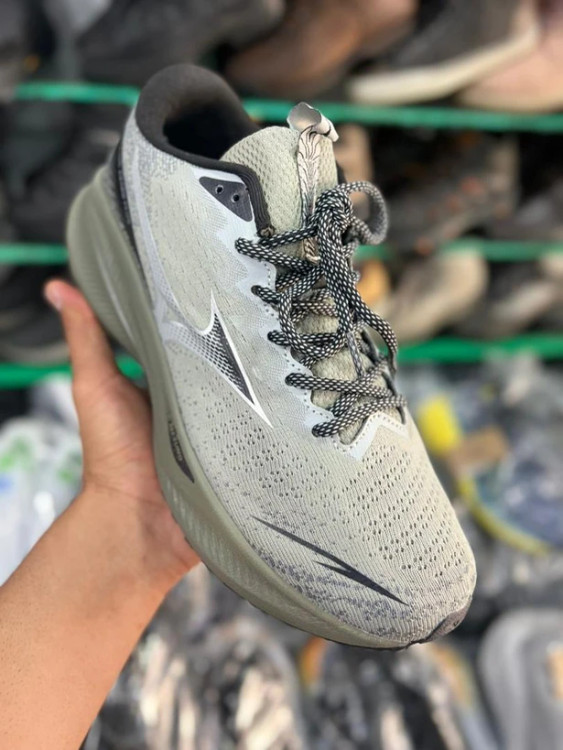 کتونی میزانو مستر کوالیتی a,سایز ۴۰ تا ۴۵ تنوع رنگ/mizuno Astro plus