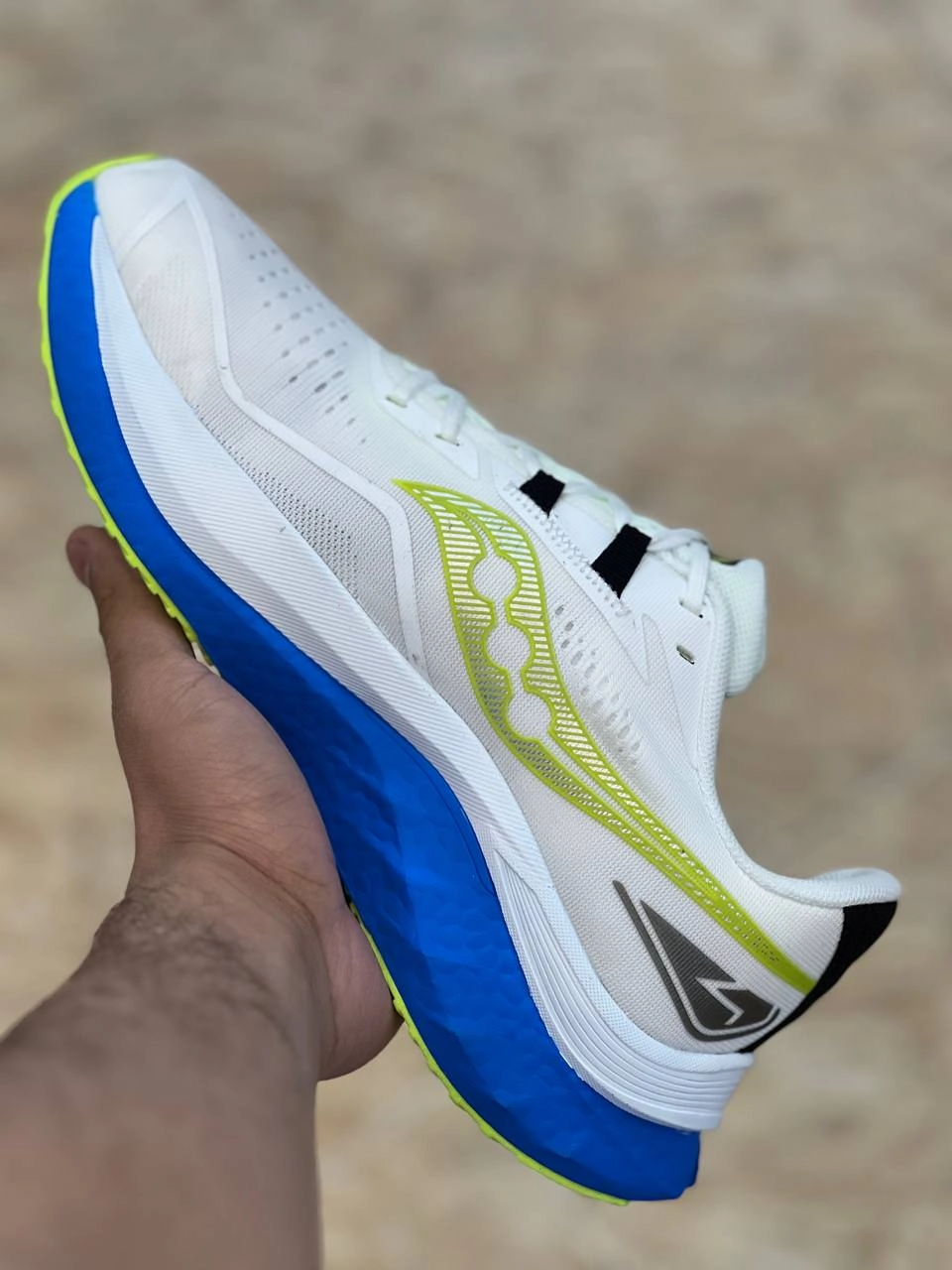 کتونی ساکونی مسترکوالیتی ویتنامی/سایز ۴۱ الی ۴۵/Saucony Endorphin speed4