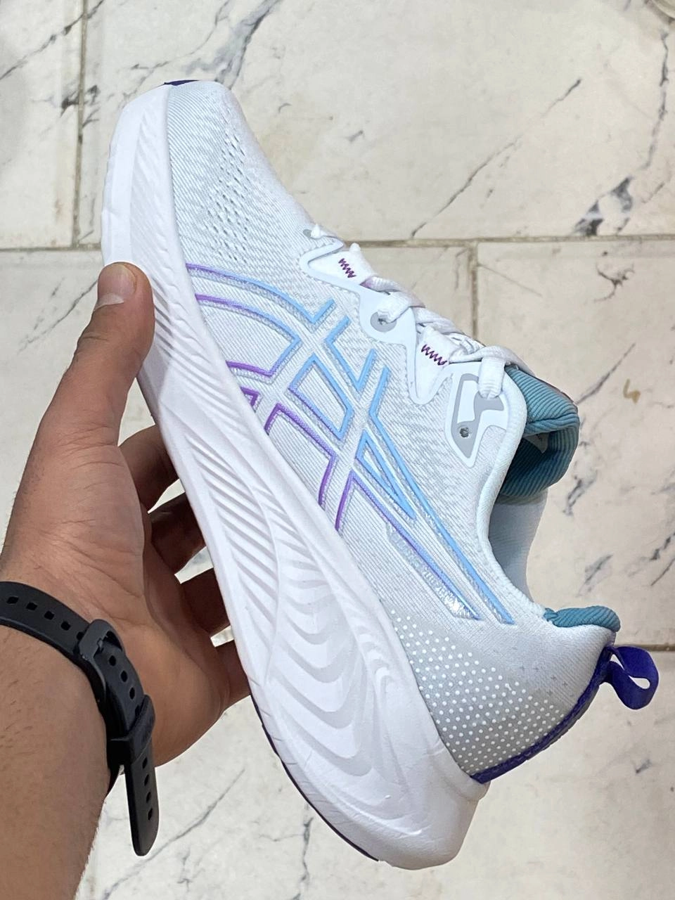 کتونی اسیکس وارداتی/سایز ۳۷ الی ۴۰/رنگ بندی جذاب/Asics Gel Cumulus