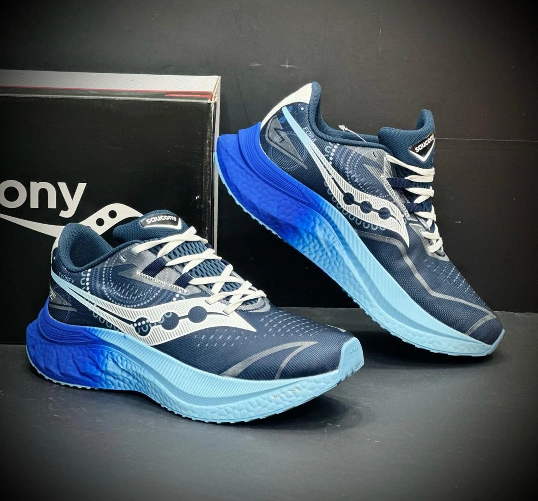 کتونی رانینگ ساکونی ویتنامی/سایز ۴۰ الی ۴۵/رنگ بندی دارد/Saucony Endorphin Speed