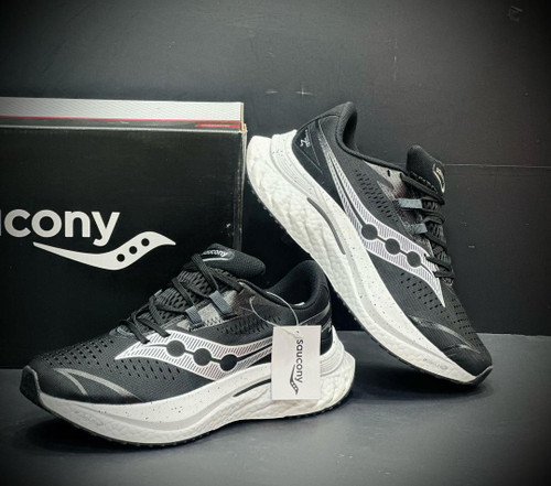 کتونی رانینگ ساکونی ویتنامی/سایز ۴۰ الی ۴۵/رنگ بندی دارد/Saucony Endorphin Speed