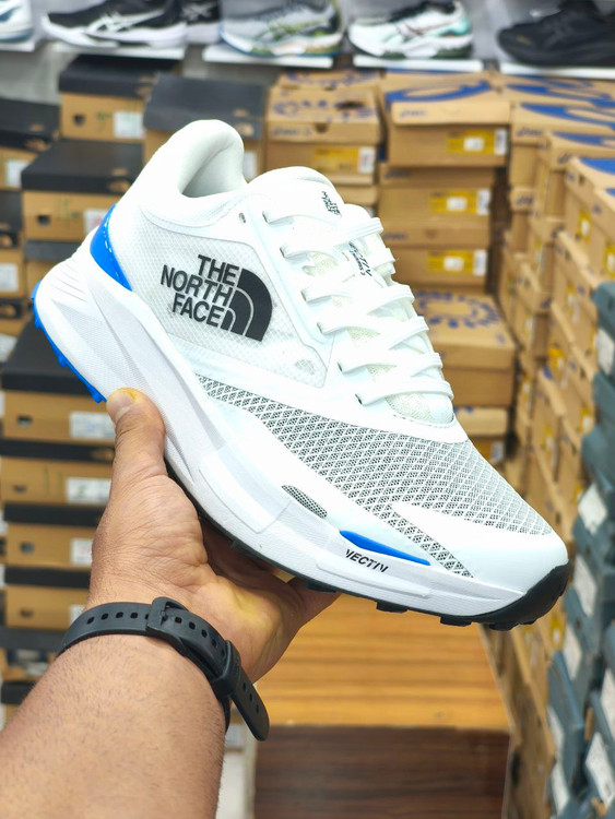 کتونی نورث فیس وارداتی همراه با جعبه/رنگ بندی و سایز بندی کامل/North Face Veciv Enduris 3