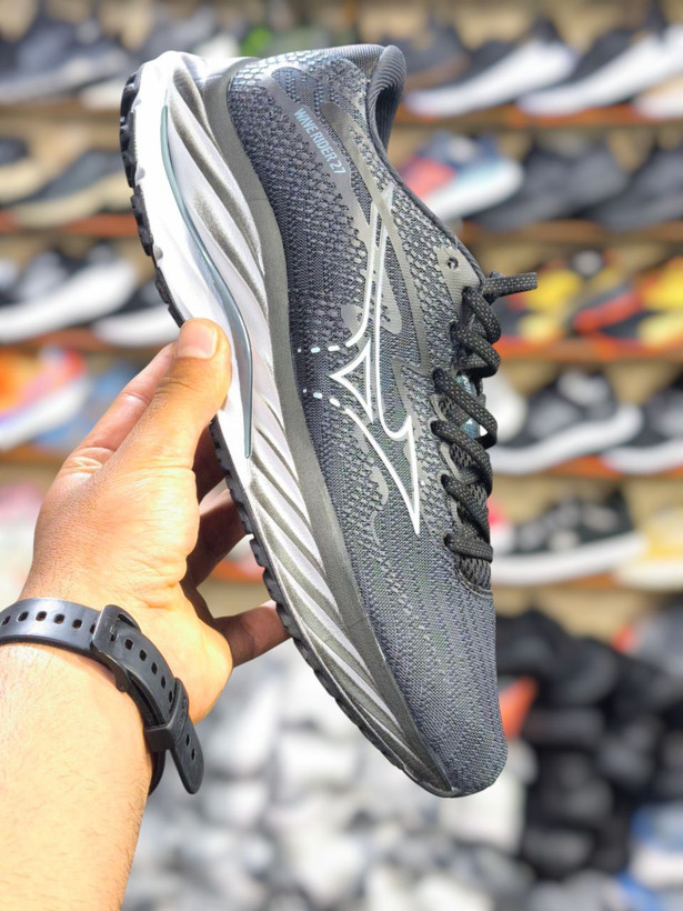 کتونی میزانو وارداتی ویتنام سایز ۴۰ تا ۴۵ /mizuno wave rider 27