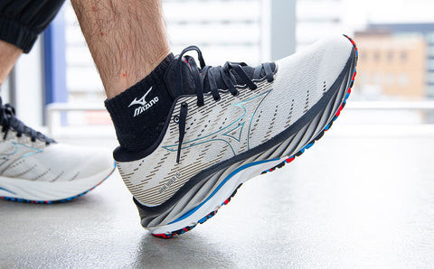 کتونی میزانو وارداتی ویتنام سایز ۴۰ تا ۴۵ /mizuno wave rider 26