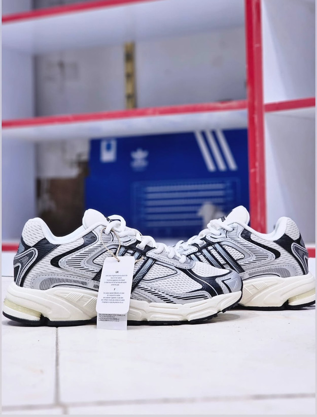 کتونی ادیداس فارماتون ویتنامی/سایز ۴۰ الی ۴۵ / رنگ بندی زیبا/Adidas Response کپی