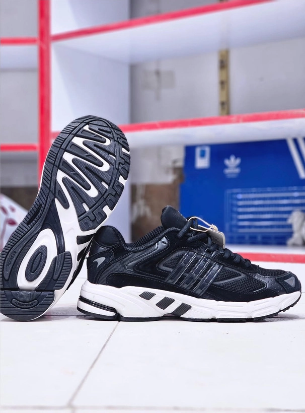 کتونی ادیداس فارماتون ویتنامی/سایز ۴۰ الی ۴۵ / رنگ بندی زیبا/Adidas Response کپی