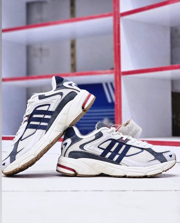 کتونی ادیداس فارماتون ویتنامی/سایز ۴۰ الی ۴۵ / رنگ بندی زیبا/Adidas Response