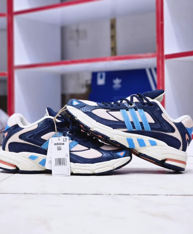 کتونی ادیداس فارماتون ویتنامی/سایز ۴۰ الی ۴۵ / رنگ بندی زیبا/Adidas Response