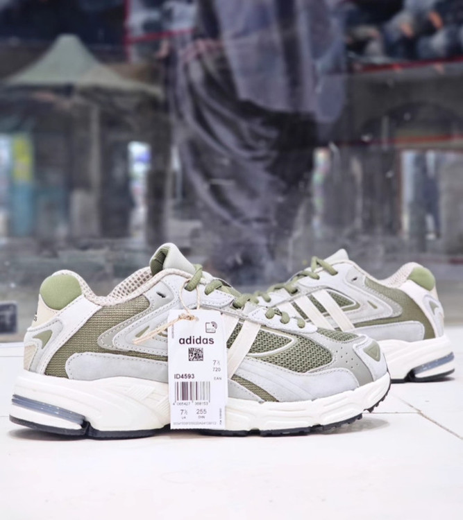 کتونی ادیداس فارماتون ویتنامی/سایز ۴۰ الی ۴۵ / رنگ بندی زیبا/Adidas Response