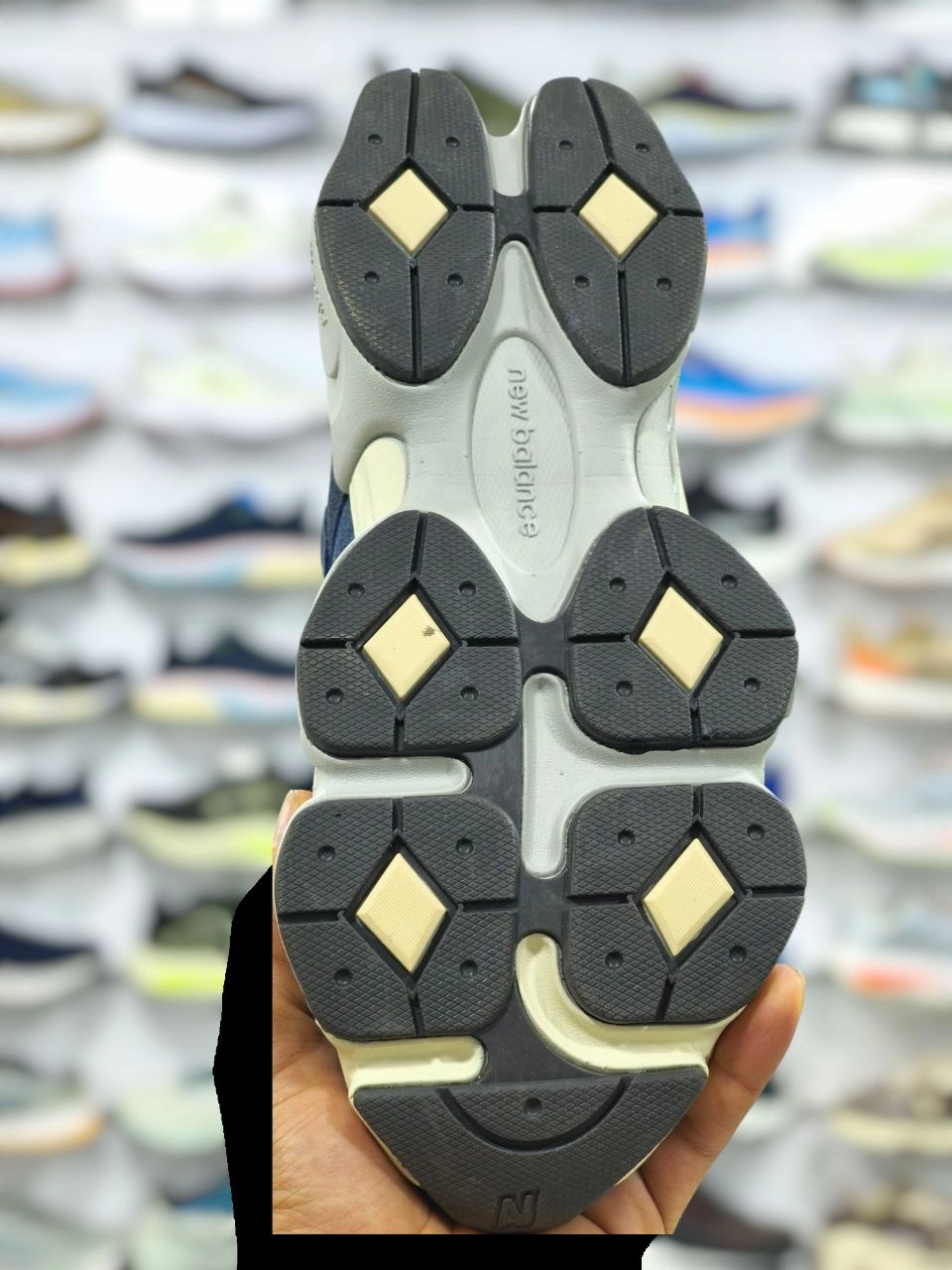 کتونی نیوبالانس ۹۰۶۰ تولید ویتنام/سایز 40 الی 45/فروش تک و عمده/New balance 9060