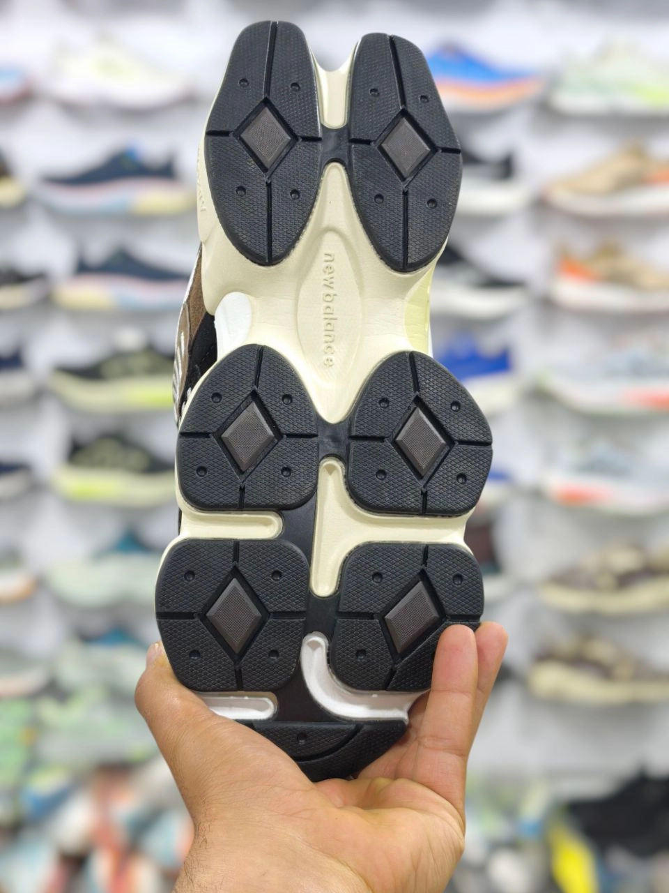 کتونی نیوبالانس ۹۰۶۰ تولید ویتنام/سایز 40 الی 45/فروش تک و عمده/New balance 9060