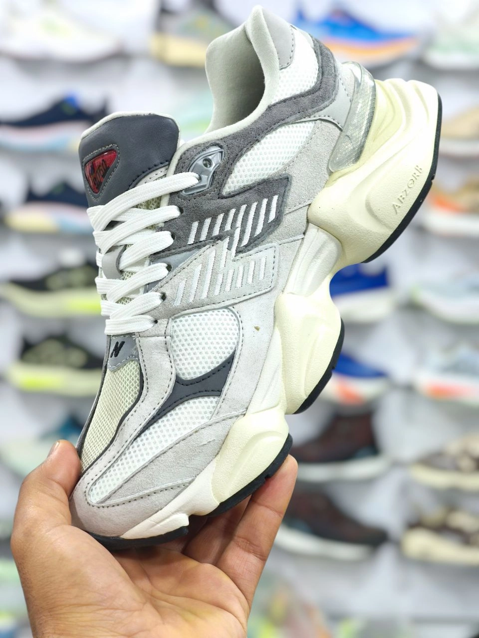کتونی نیوبالانس ۹۰۶۰ تولید ویتنام/سایز 40 الی 45/فروش تک و عمده/New balance 9060