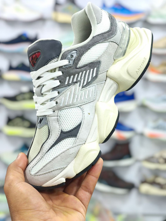 کتونی نیوبالانس ۹۰۶۰ تولید ویتنام/سایز 40 الی 45/فروش تک و عمده/New balance 9060