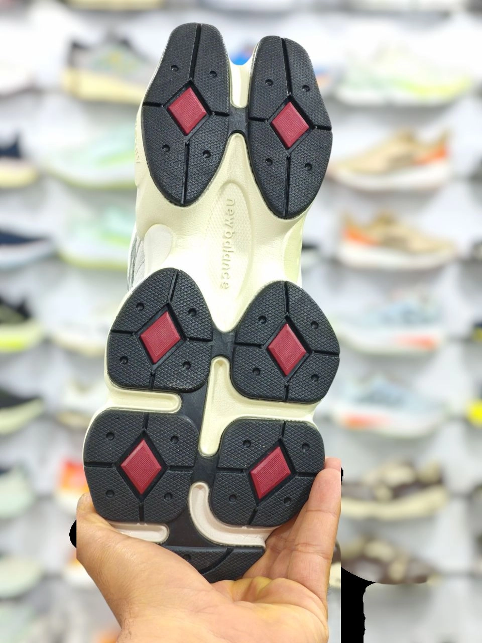 کتونی نیوبالانس ۹۰۶۰ تولید ویتنام/سایز 40 الی 45/فروش تک و عمده/New balance 9060