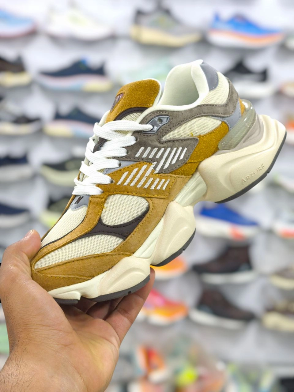 کتونی نیوبالانس ۹۰۶۰ تولید ویتنام/سایز 40 الی 45/فروش تک و عمده/New balance 9060