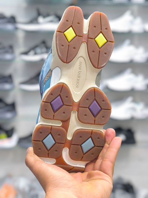 کتونی نیوبالانس 9060 ویتنامی وارداتی/سایز 36,37,38,39,40/Newbalance 9060