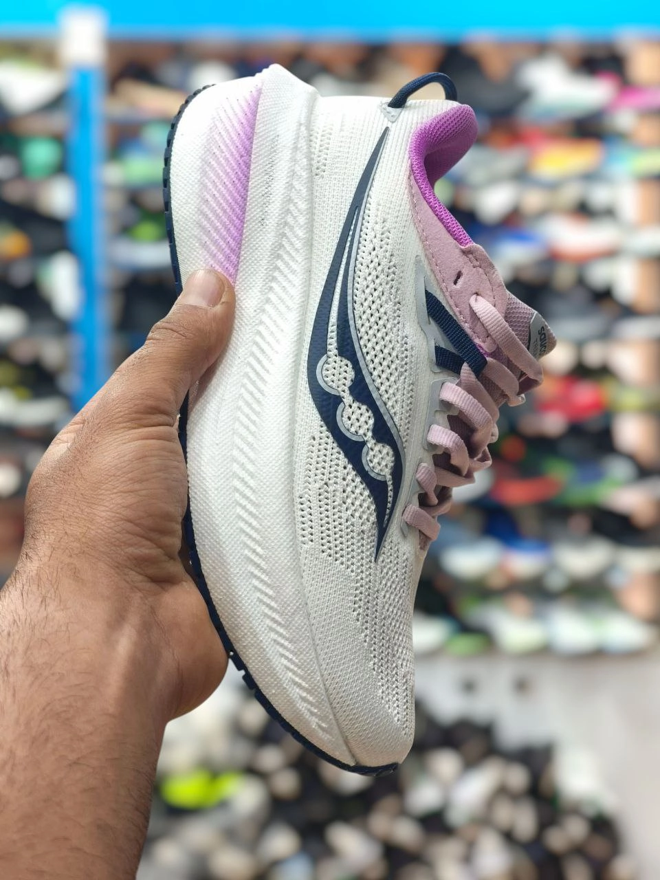 کتونی ساکونی تریمپ 21 ویتنامی وارداتی/سایز 36,37,38,39,40/Saucony Triumph 21
