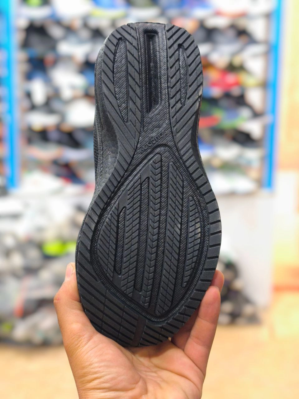 کتونی ساکونی تریمپ 21 ویتنامی وارداتی/سایز 36,37,38,39,40/Saucony Triumph 21
