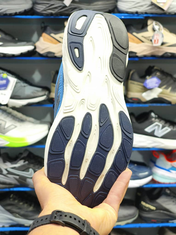 کتونی نیوبالانس ۸۸۰ ورژن ۱۵/سایز ۴۰ الی ۴۵/فروش تک و عمده/New balance 880 V15