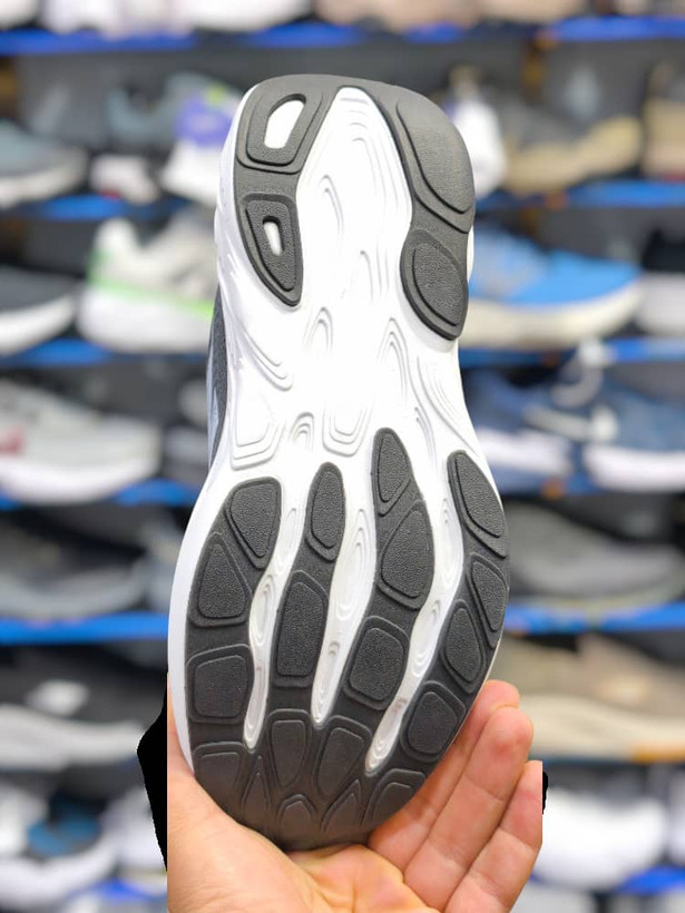 کتونی نیوبالانس ۸۸۰ ورژن ۱۵/سایز ۴۰ الی ۴۵/فروش تک و عمده/New balance 880 V15
