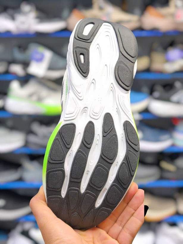 کتونی نیوبالانس ۸۸۰ ورژن ۱۵/سایز ۴۰ الی ۴۵/فروش تک و عمده/New balance 880 V15
