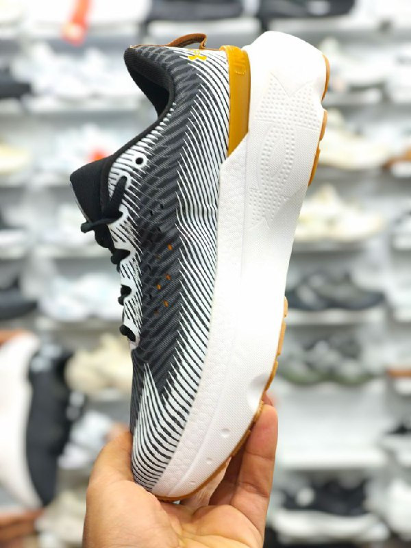 کتونی آندرآرمور ویتنامی وارداتی/سایز 40,41,42,43,44,45/Under Armour lnfinite Pro Running Shoes