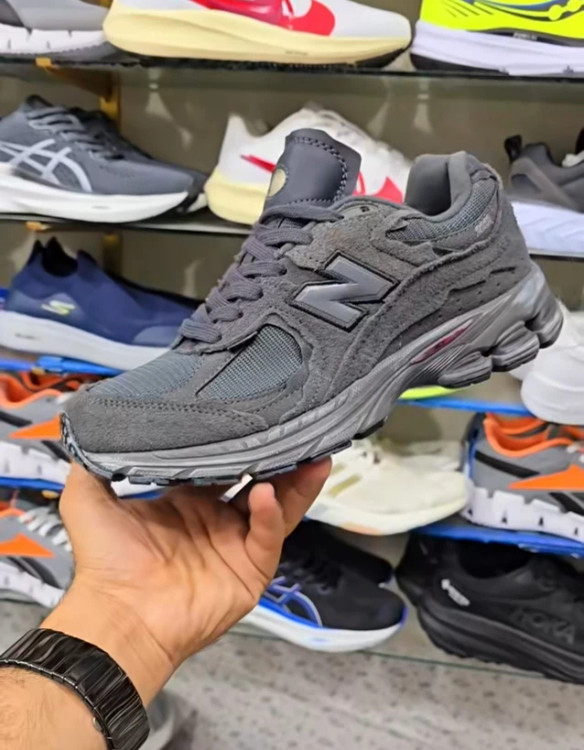 کتونی نیوبالانس 2002R امریکایی وارداتی/سایز 40 الی 45/Newbalance 2002R