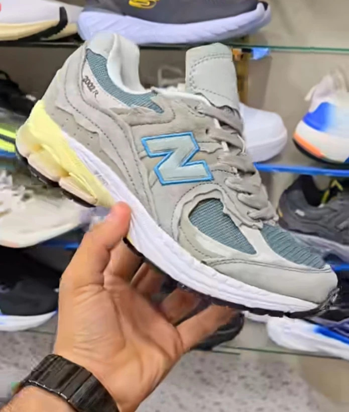 کتونی نیوبالانس 2002R امریکایی وارداتی/سایز 40 الی 45/Newbalance 2002R