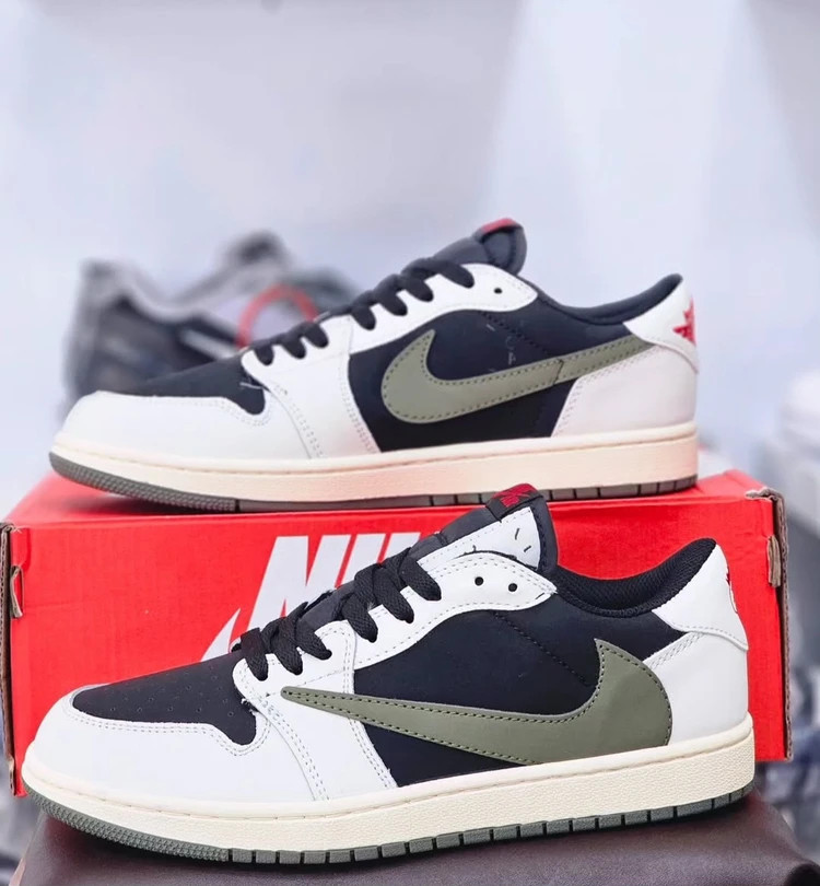 کتونی نایک ایر جردن 1 تراویس اسکات ویتنامی وارداتی/سایز 40,41,42,43,44,45/Air jordan 1 High Travis Scot