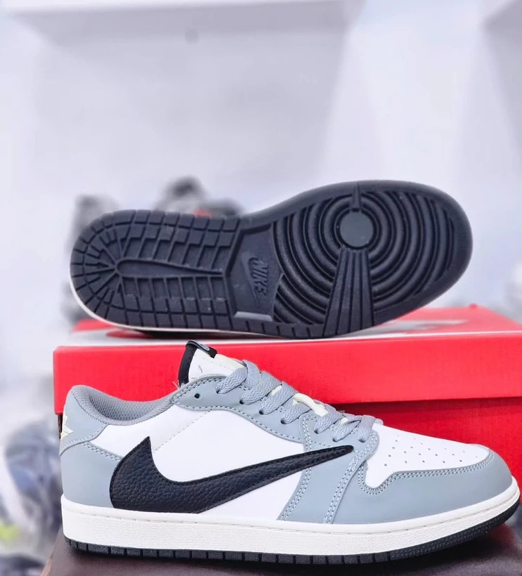 کتونی نایک ایر جردن 1 تراویس اسکات ویتنامی وارداتی/سایز 40,41,42,43,44,45/Air jordan 1 High Travis Scot