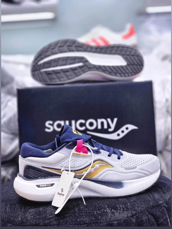 کتونی ساکونی تریمپ 19 ویتنامی وارداتی/سایز 40,41,42,43,44,45/Saucony Triumph 19