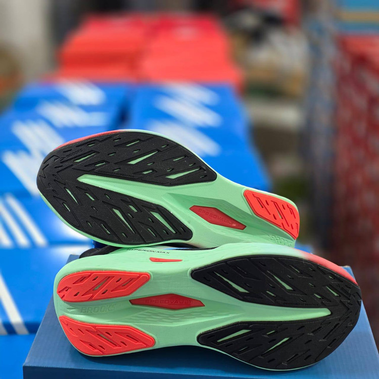 کتونی بروکس هایپریون مکس ویتنامی وارداتی/سایز 40,41,42,43,44,45/Brooks Hyperion Max