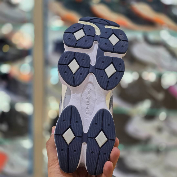 کتونی نیوبالانس 9060 ویتنامی وارداتی/سایز38,39,40,41,42,43,44,45/Newbalance 9060