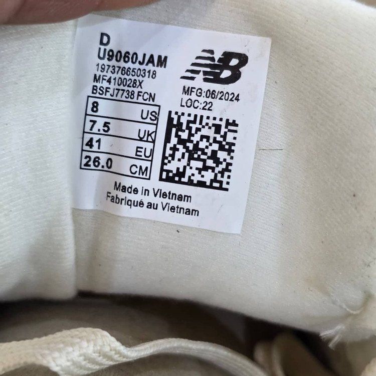 کتونی نیوبالانس 9060 ویتنامی وارداتی/سایز38,39,40,41,42,43,44,45/Newbalance 9060