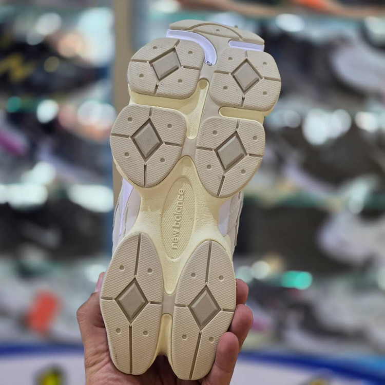کتونی نیوبالانس 9060 ویتنامی وارداتی/سایز38,39,40,41,42,43,44,45/Newbalance 9060
