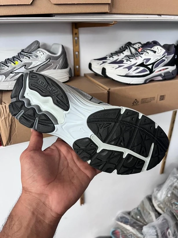 کتونی میزانو ویو بتا ویتنامی وارداتی/Mizuno Wave Rider Beta/سایز 40 الی 45/ فروش عمده و تک