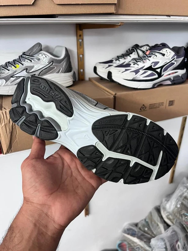کتونی میزانو ویو بتا ویتنامی وارداتی/Mizuno Wave Rider Beta/سایز 40 الی 45/ فروش عمده و تک