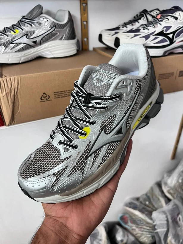 کتونی میزانو ویو بتا ویتنامی وارداتی/Mizuno Wave Rider Beta/سایز 40 الی 45/ فروش عمده و تک