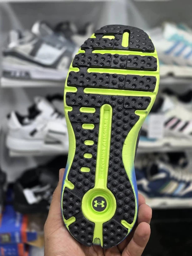 کتونی اندرارمور فانتوم ویتنامی وارداتی/Underarmour Hovr Phantom/سایز 40 الی 45/فروش عمده و تک