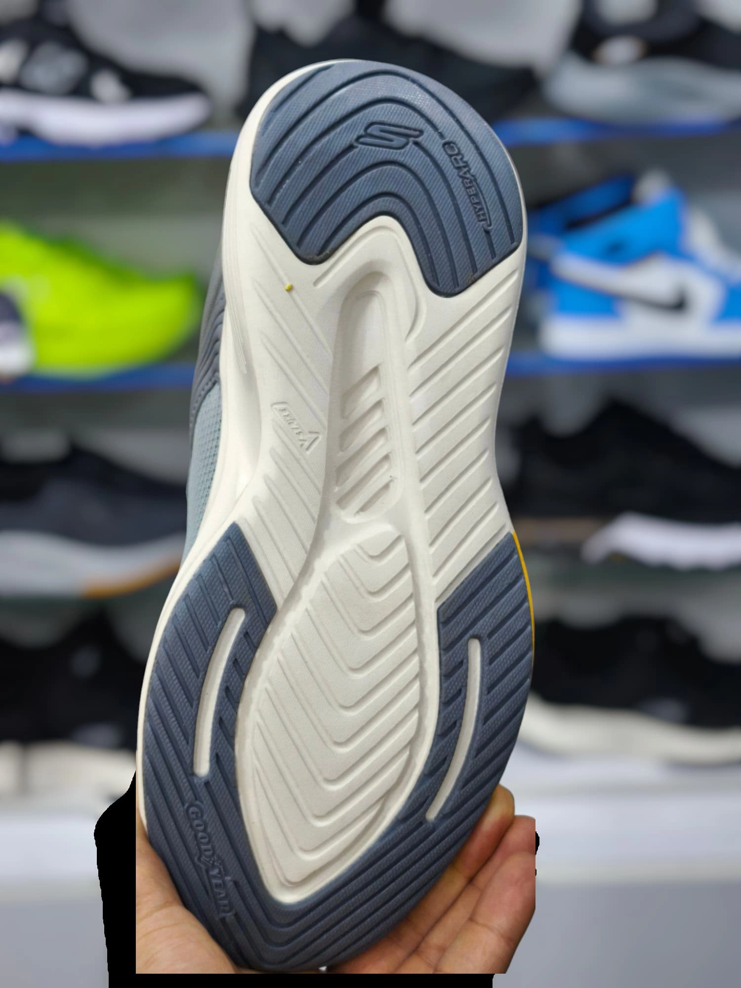 کتونی اسکیچرز ویتنامی/سایز 40 الی 45/فروش تکی و عمده/Skechers Go Walk