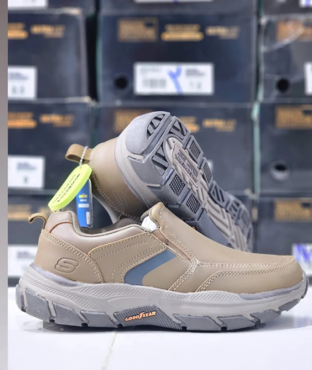کفش طبی و ضدآب اسکیچرز ویتنامی وارداتی/سایز 40 الی 45/Skechers Max Cushioning Terminus