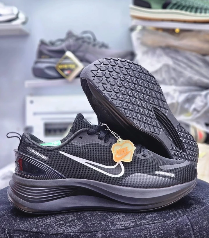 کتونی نایک زوم رانینگ ویتنامی وارداتی/Nike Zoom Running/سایز 38 تا 45/فروش عمده و تک