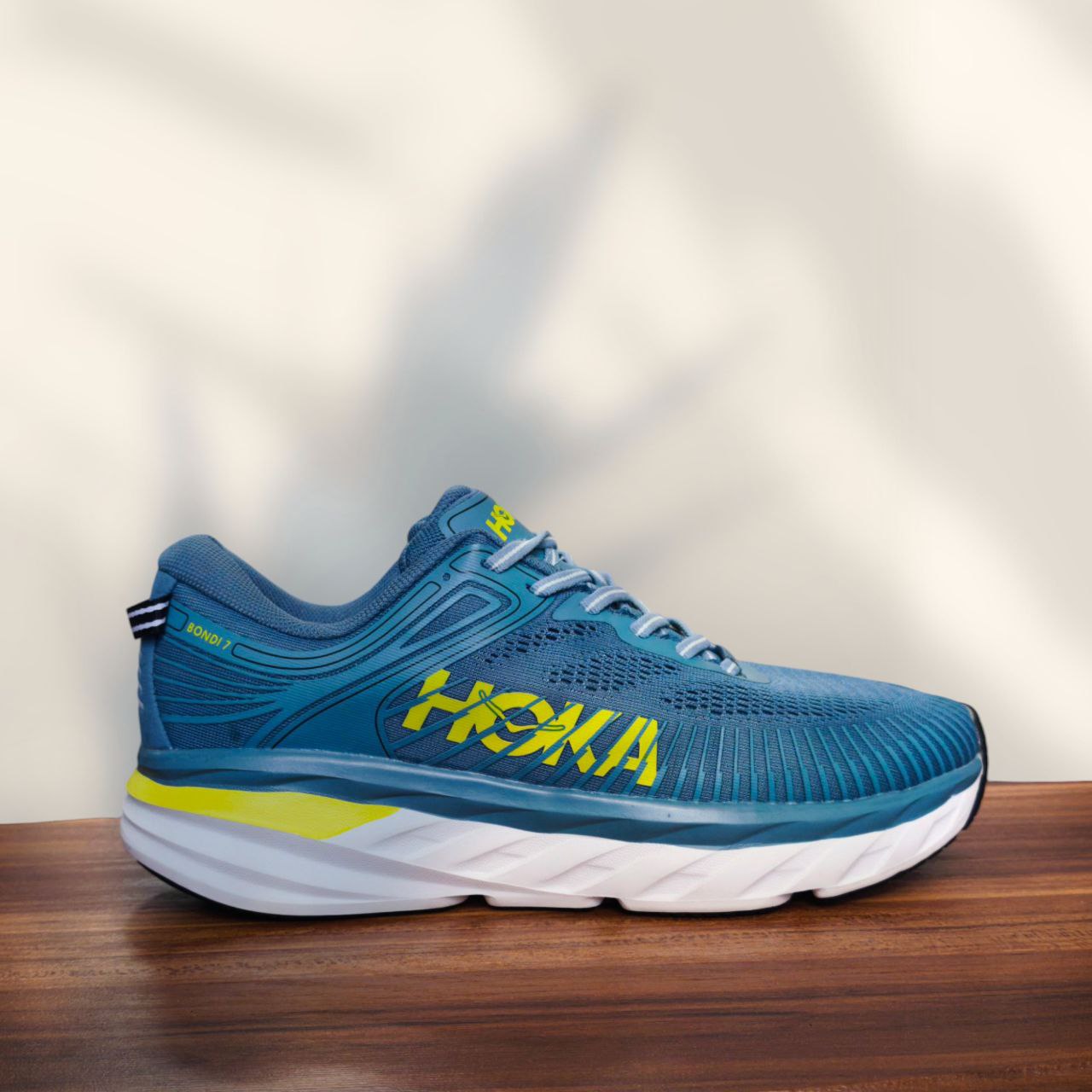 کتونی هوکا باندی ۷ (Hoka One One Bondi 7) | راحتی بی‌نهایت برای پیاده‌روی و دویدن