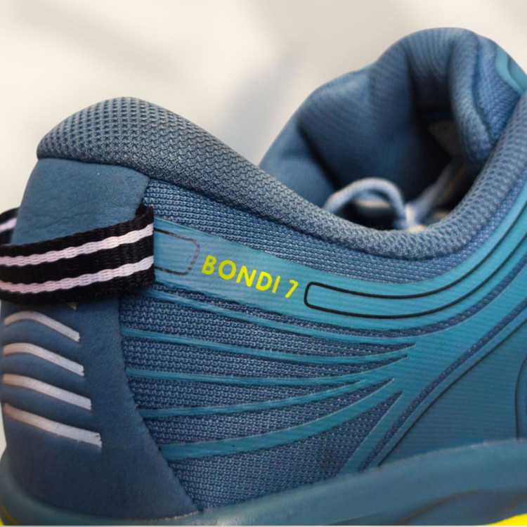 کتونی هوکا باندی ۷ (Hoka One One Bondi 7) | راحتی بینهایت برای پیادهروی و دویدن