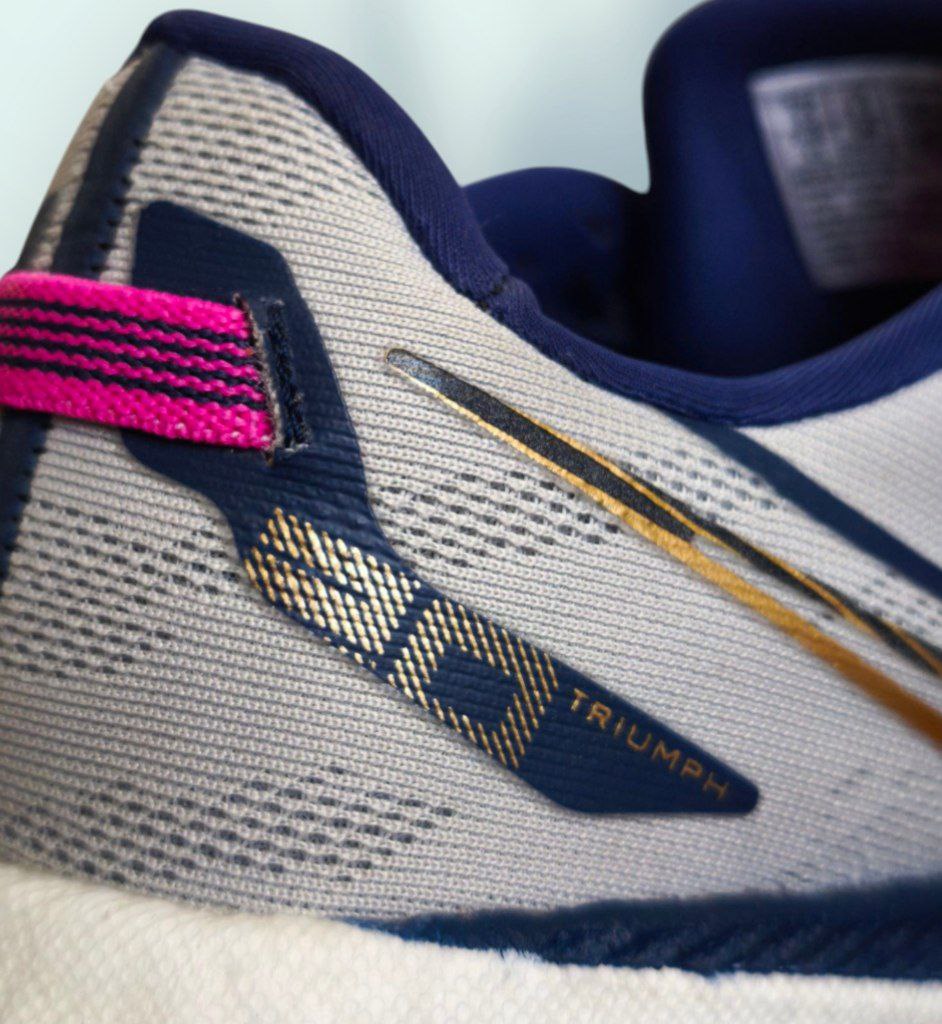 کتونی وارداتی ساکونی تریومف ۲۰ (Saucony Triumph 20) | نهایت نرمی و راحتی در دویدن‌های طولانی | تک سایز ۴۳