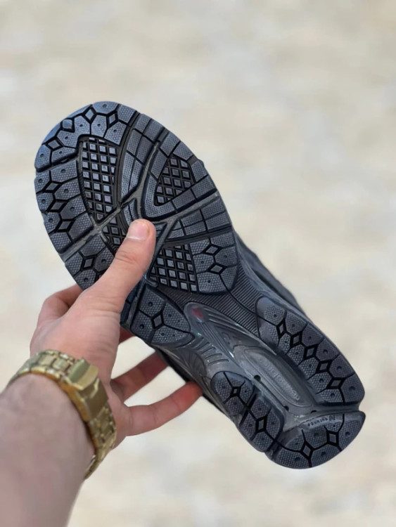 کتونی نیوبالانس 2002R ویتنامی وارداتی/سایز 40 الی 45/Newbalance 2002R /فروش عمده و تک