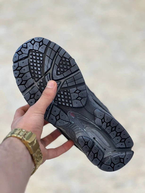 کتونی نیوبالانس 2002R ویتنامی وارداتی/سایز 40 الی 45/Newbalance 2002R /فروش عمده و تک